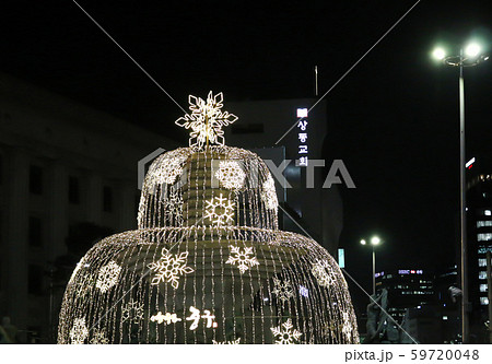 ソウル観光 - 新世界タウンの冬のイルミネーション ソウル観光 - 新世界タウンの冬のイルミネーション 59720048