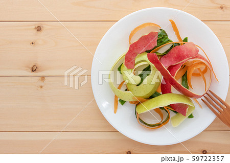 野菜と果物の皮　食品ロスのイメージ 59722357