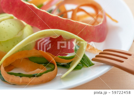 野菜と果物の皮　食品ロスのイメージ 59722458