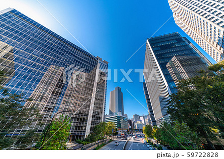 日本の東京都市景観　霞が関三丁目から、日本財団や窓に映る超高層ビル（霞が関コモンゲート）などを望む 59722828