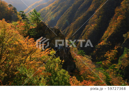 紅葉の錦秋湖 59727368