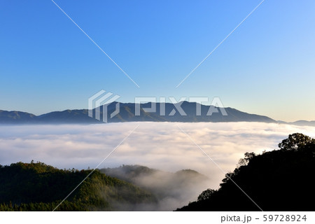 亀岡盆地の雲海 59728924