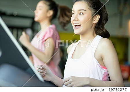 女性　フィットネス　ランニング 59732277