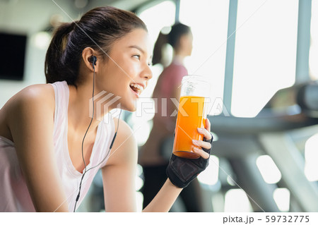 女性 フィットネス 水分補給 女性 フィットネス 水分補給 59732775