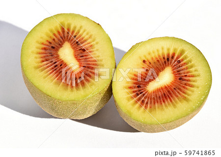キウイフルーツ（丹沢レッド） 59741865