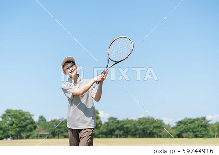 テニス 青空 女性 イメージ テニス 青空 女性 イメージ 59744916