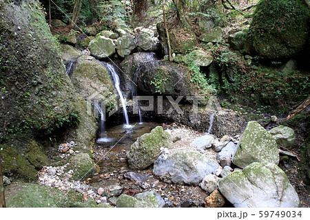 佐賀 黒髪山 竜門峡登山口から山頂(天童岩)への登山コースの景観 佐賀 黒髪山 竜門峡登山口から山頂(天童岩)への登山コースの景観 59749034