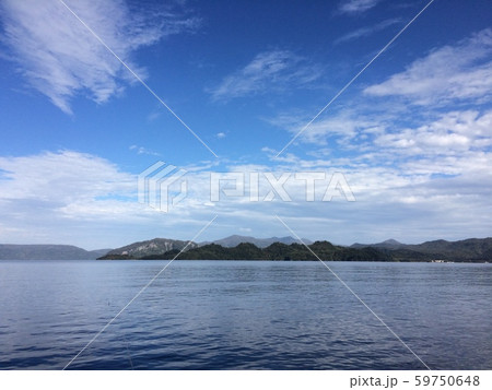 初秋の湖 59750648