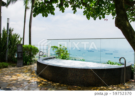 シンガポールのマリーナベイサンズの屋上にあるジャグジーは景色も良くて最高です! シンガポールのマリーナベイサンズの屋上にあるジャグジーは景色も良くて最高です! 59752370