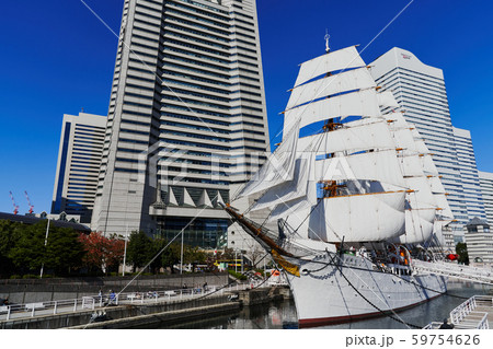 横浜　みなとみらいの帆船日本丸　（総帆展帆） 59754626