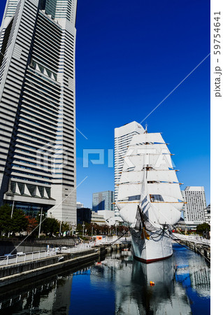 横浜　みなとみらいの帆船日本丸　（総帆展帆） 59754641