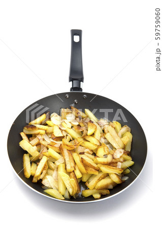 fried potatoes in griddle 59759060