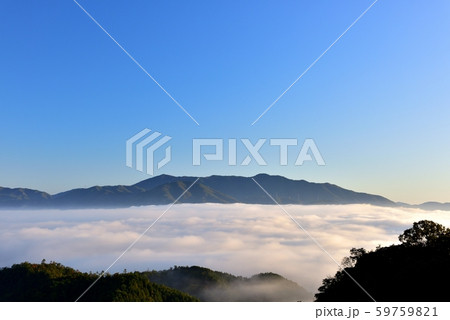 亀岡盆地の雲海 59759821