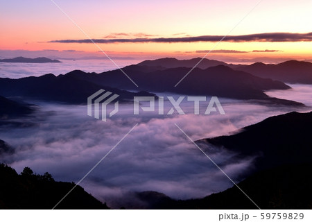 岩屋山の雲海 岩屋山の雲海 59759829