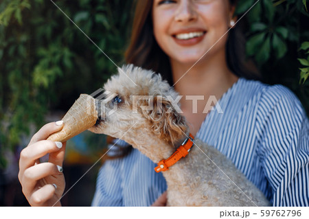 Elegant and stylish girl in a spring park 59762796