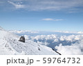積雪期の富士山頂 59764732
