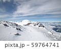 積雪期の富士山頂 59764741