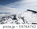 積雪期の富士山頂 59764742