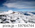 積雪期の富士山頂 59764744
