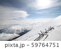 積雪期の富士山頂 59764751
