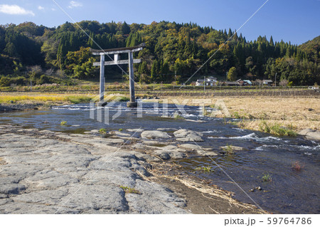 原尻の滝　紅葉 59764786