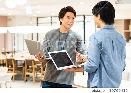オフィス ビジネスマン ビジネス パソコン エンジニア オフィス ビジネスマン ビジネス パソコン エンジニア 59766456