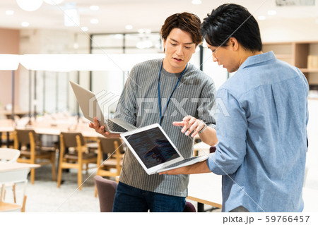 オフィス ビジネスマン ビジネス パソコン エンジニア オフィス ビジネスマン ビジネス パソコン エンジニア 59766457