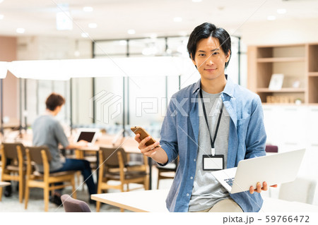 オフィス ビジネスマン ビジネス パソコン エンジニア オフィス ビジネスマン ビジネス パソコン エンジニア 59766472