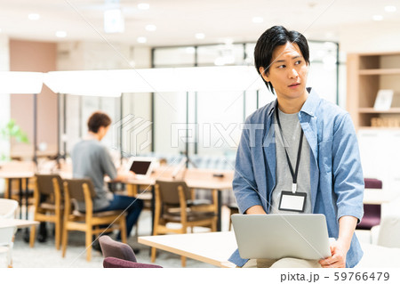 オフィス ビジネスマン ビジネス パソコン エンジニア オフィス ビジネスマン ビジネス パソコン エンジニア 59766479