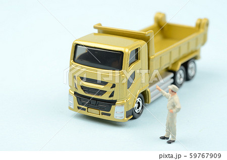 トラックと人物 トラックと人物 59767909