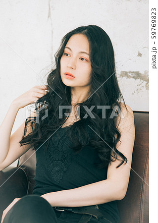 ヘアサロンイメージ　ロングヘア　黒髪 59769823