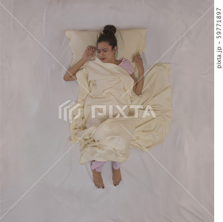young girl having a nightmare 59771897