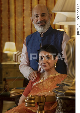 portrait of a senior couple smiling 59772417