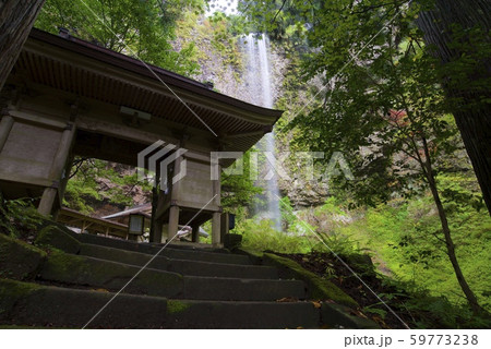 壇鏡神社の壇鏡の滝（雄滝）（島根県隠岐郡） 59773238