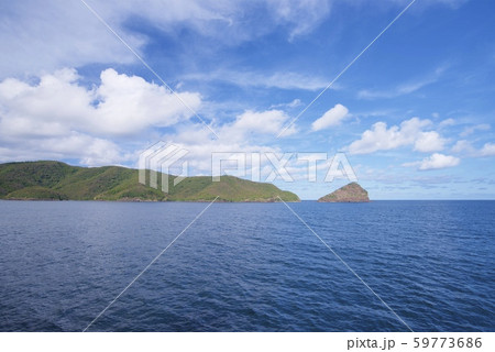フェリーから眺める隠岐諸島(海士町)(島根県隠岐郡) フェリーから眺める隠岐諸島(海士町)(島根県隠岐郡) 59773686