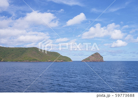 フェリーから眺める隠岐諸島(海士町)(島根県隠岐郡) フェリーから眺める隠岐諸島(海士町)(島根県隠岐郡) 59773688