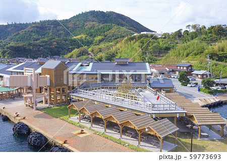 フェリーから眺める隠岐諸島（海士町、菱浦港）（島根県隠岐郡） 59773693