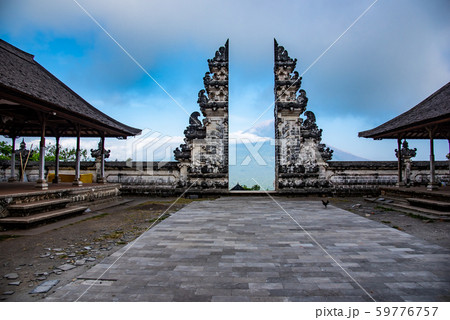 インドネシア　バリ島　ランプヤン寺院の天国の門 59776757