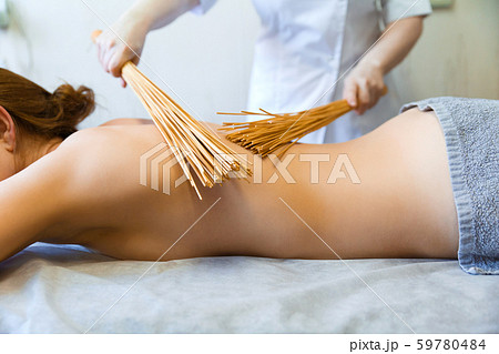 Back massage in the massage room with bamboo 59780484
