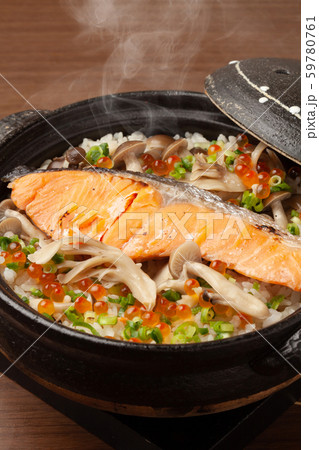 鮭の炊き込みご飯 59780761