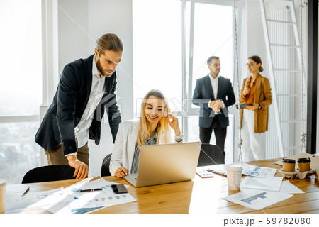 Business people working in the meeting room 59782080