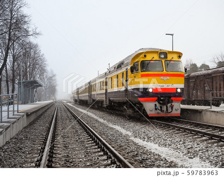 ラトビア・スィグルダ駅 鉄道 気動車 線路 / Sigulda Station, Latvia 59783963