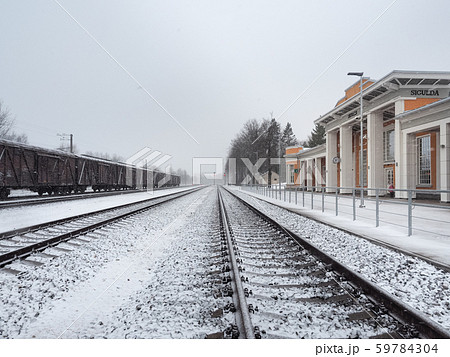 ラトビア・スィグルダ駅 ホーム 線路 / Sigulda Station, Latvia 59784304