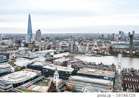 ロンドン ザ・シャードとテムズ川沿いの町並み ロンドン ザ・シャードとテムズ川沿いの町並み 59786720