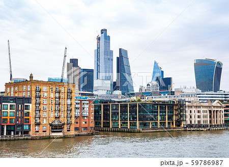 テムズ川とシティ・オブ・ロンドンの高層ビル テムズ川とシティ・オブ・ロンドンの高層ビル 59786987