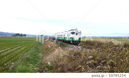 只見線会津高田と列車 只見線会津高田と列車 59795254