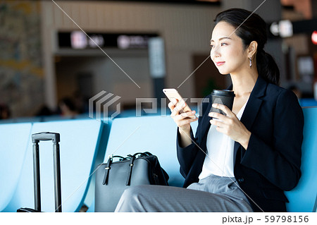 キャリアウーマン　出張 59798156