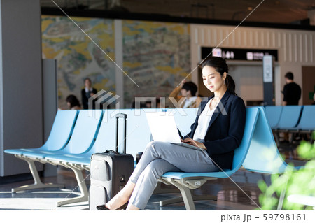 キャリアウーマン　出張 59798161