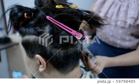 Gray hair problems in working women That has to be dyed in the hair salon Gray hair problems in working women That has to be dyed in the hair salon 59798405