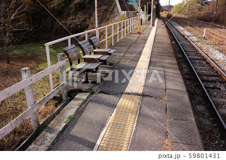 小海線乙女駅のホーム(3) 59801431
